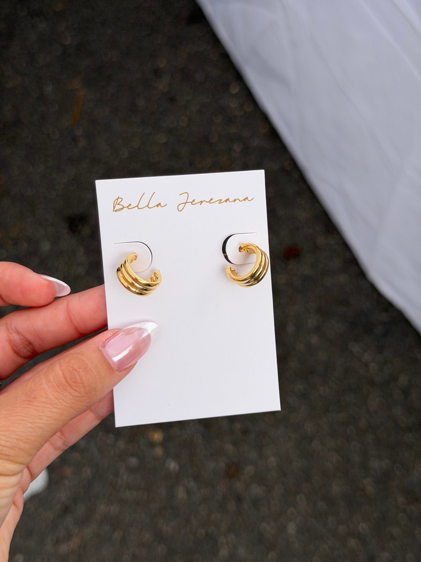 Ribbed hoops
