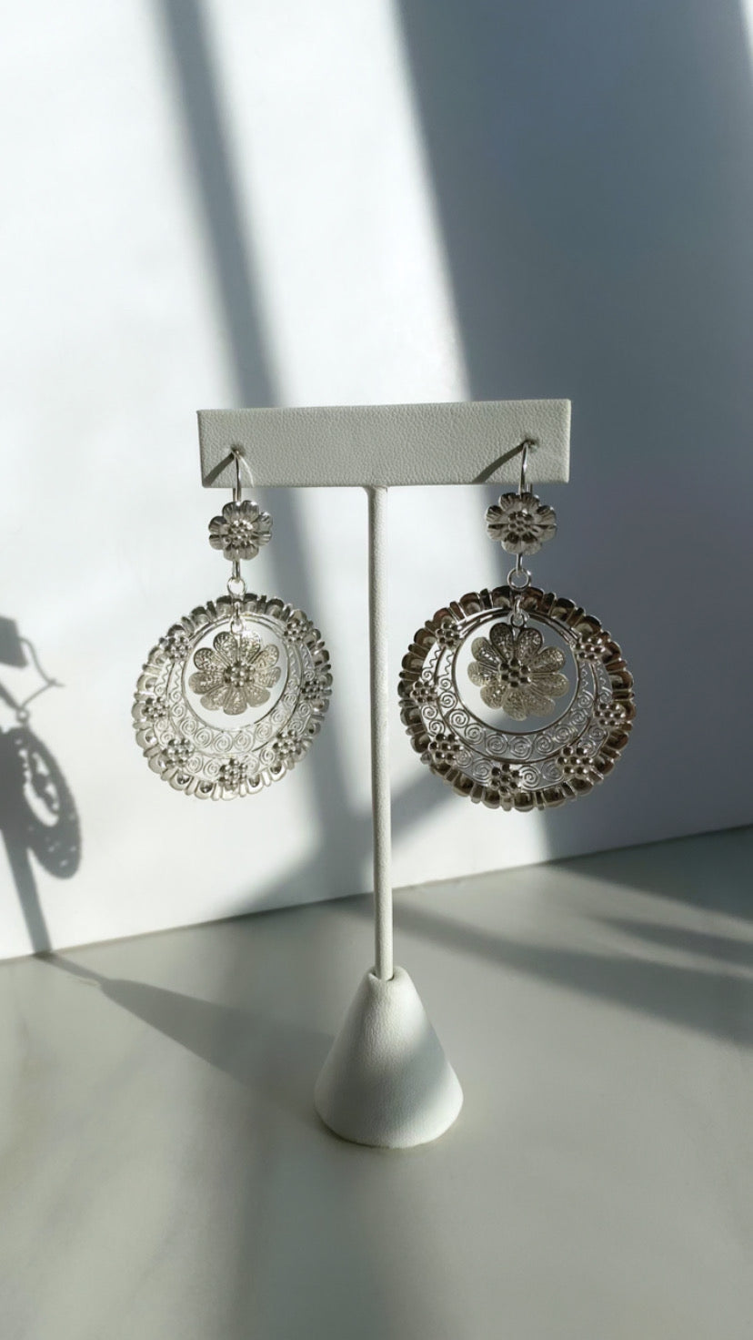 Aretes Jerezanos con flor de filigrana suelta