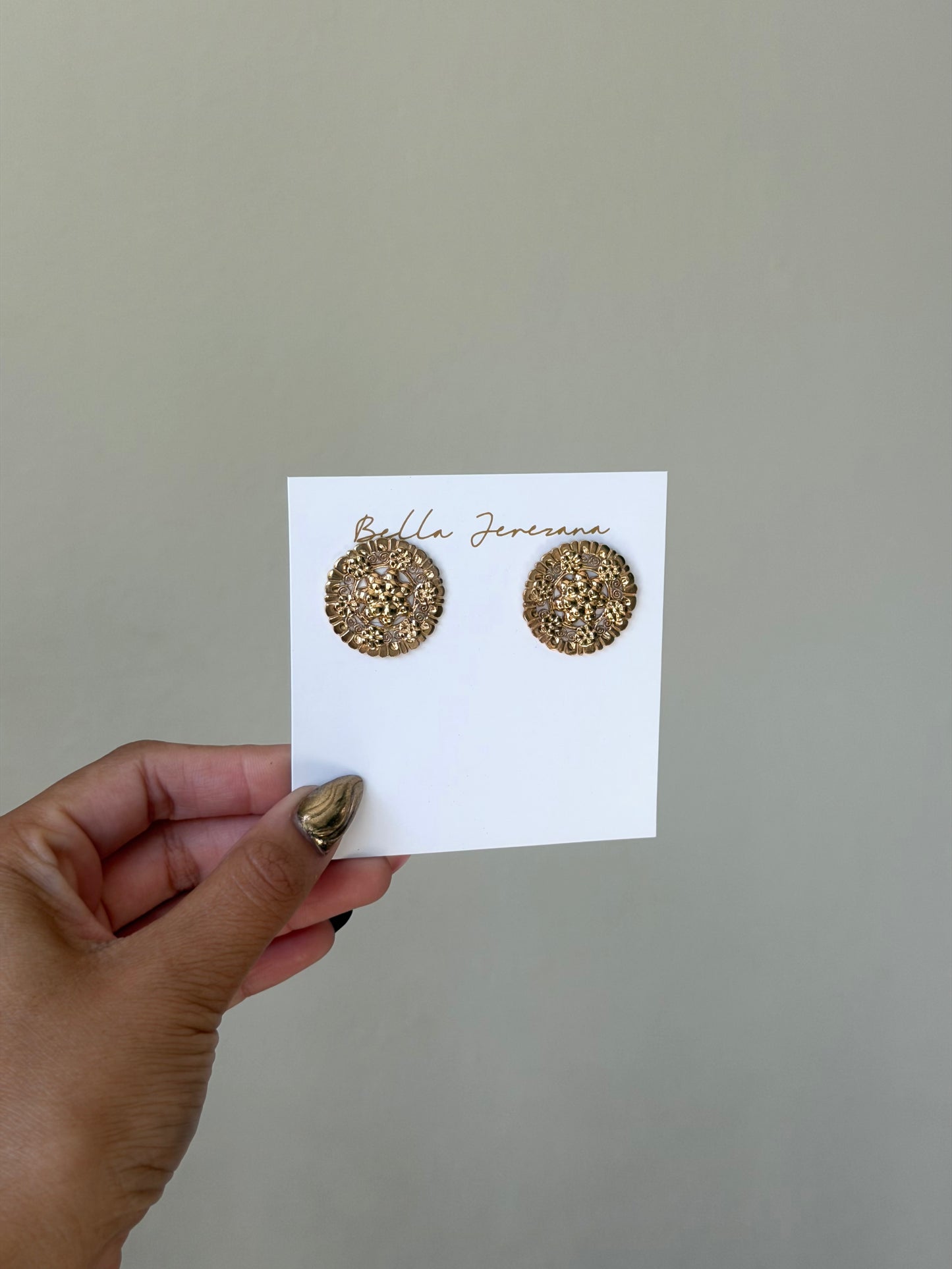 Gold plated broquel