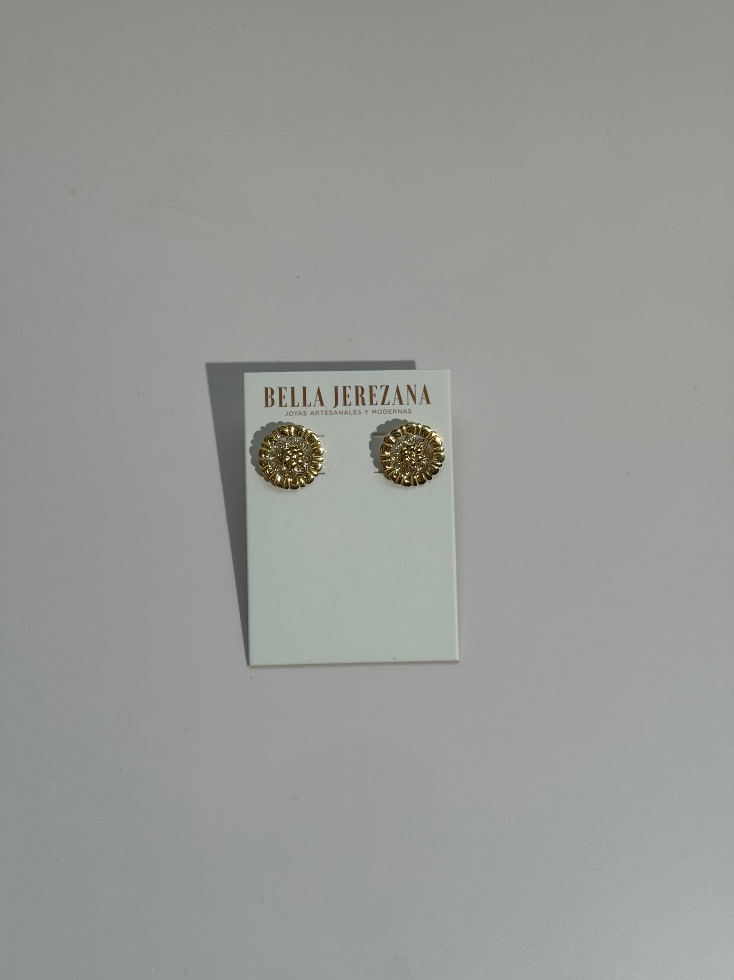 Gold plated broquel