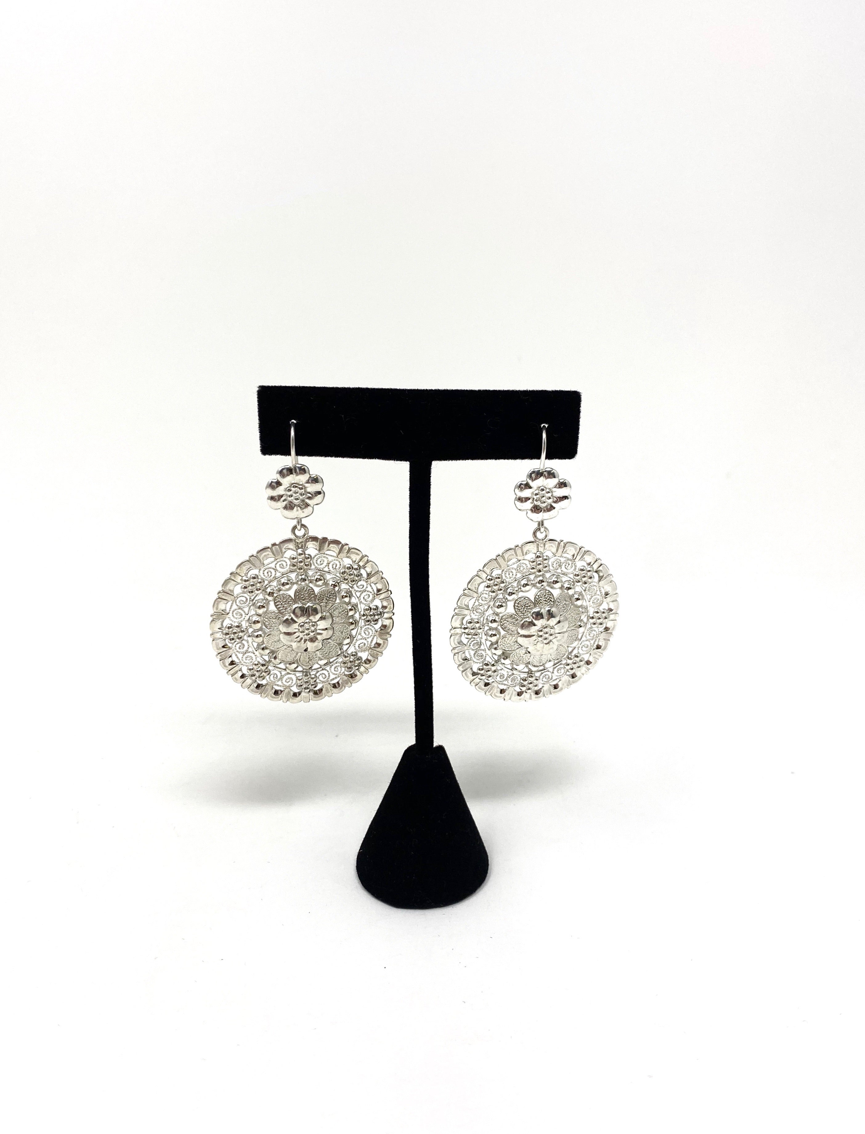 Aretes Jerezanos con flor de filigrana – Bella Jerezana